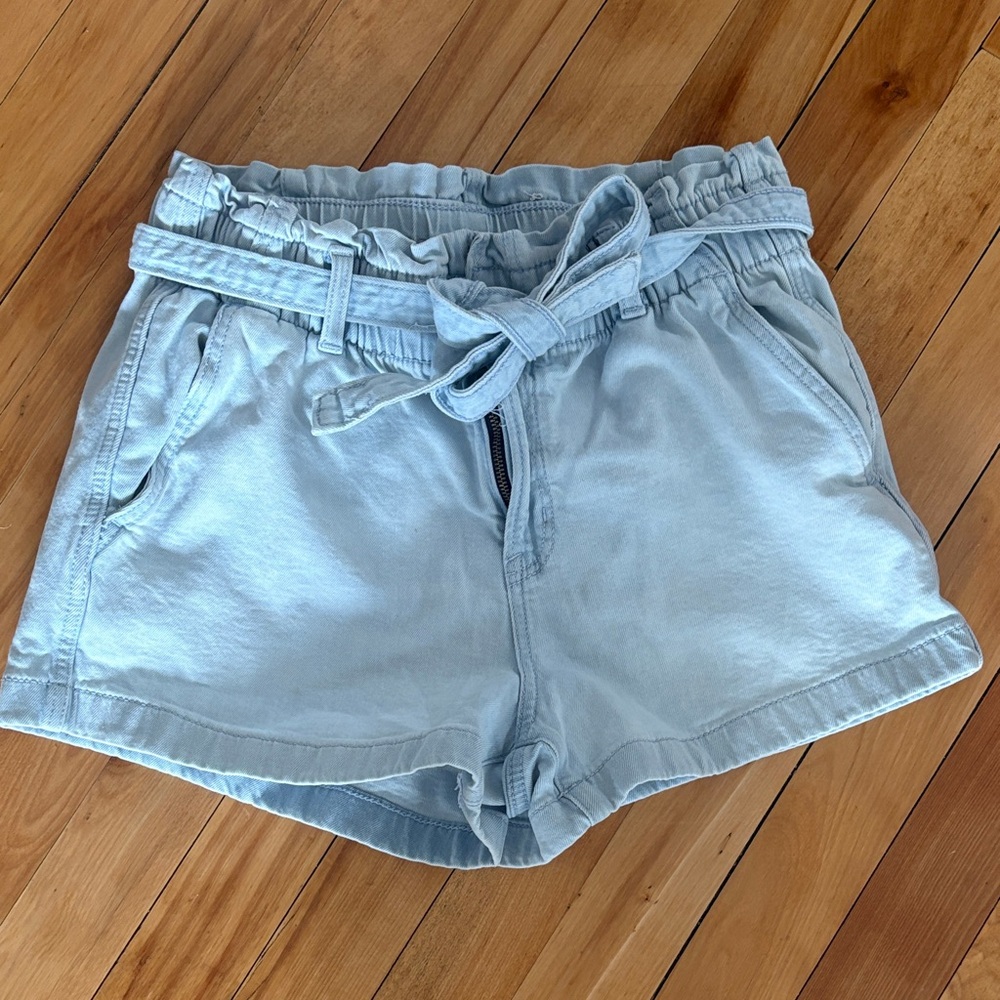 🌿 American Eagle Paperbag Waist Shorts with Tie - Light Blue - Size 4